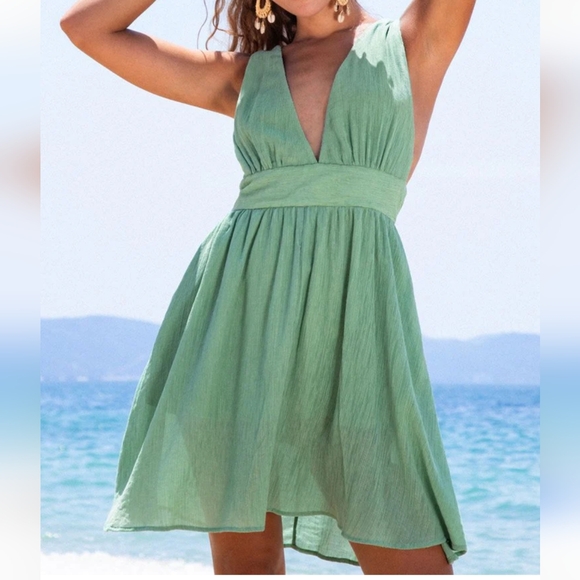 CUPSHE GREEN PLUNGE NECK DRESS NEW WITH TAG - Picture 1 of 14